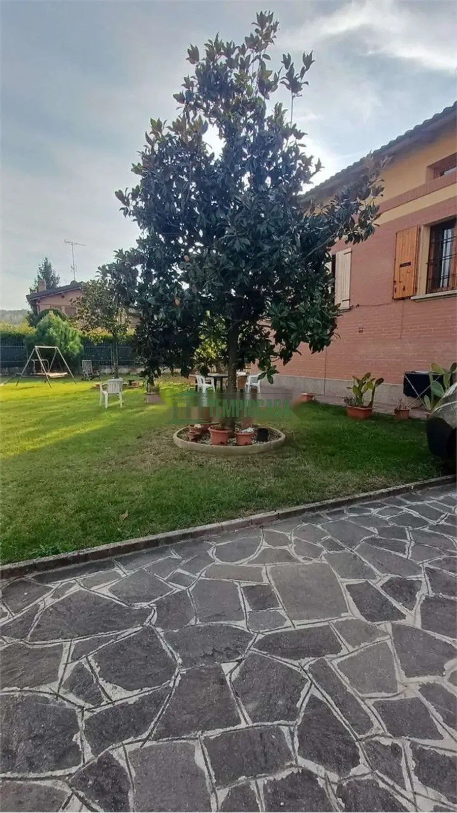 Villa in vendita in Via Valle Del Samoggia s.n.c — Giardino