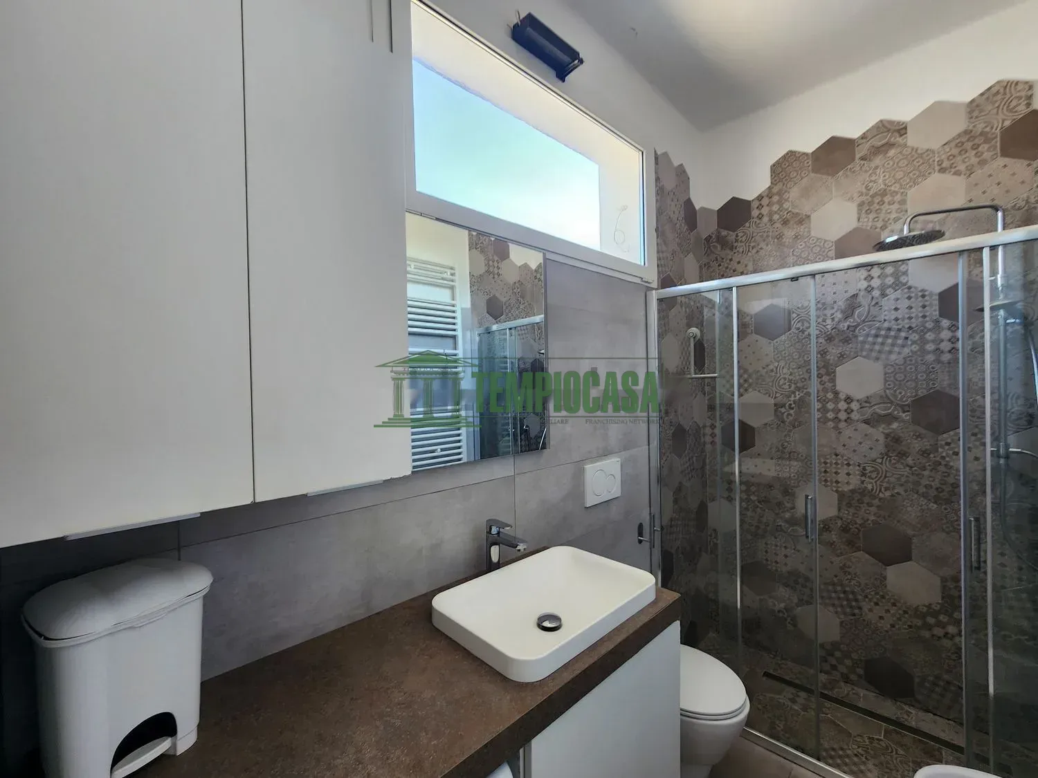 Trilocale in vendita in Via Giuseppe Massarenti, 202 — Bagno