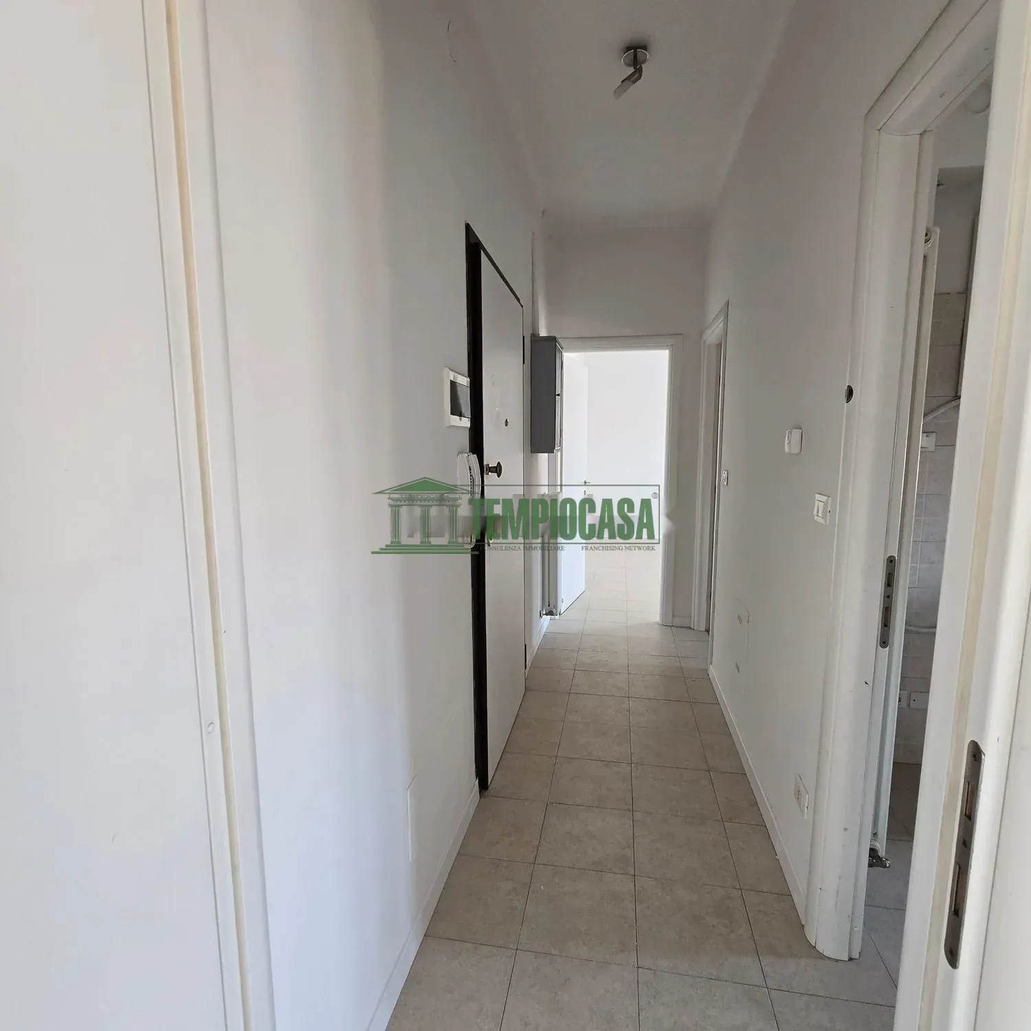 Bilocale in affitto in Via Daniele Manin s.n.c — Corridoio